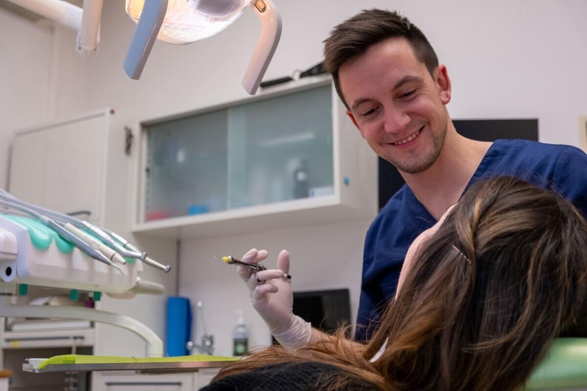 Dott. Francesco Tartari dentista Lucca implantologia